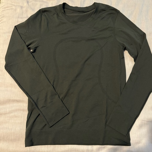 lululemon athletica Tops - Lululemon Black Long Sleeve Workout Top - Size 4